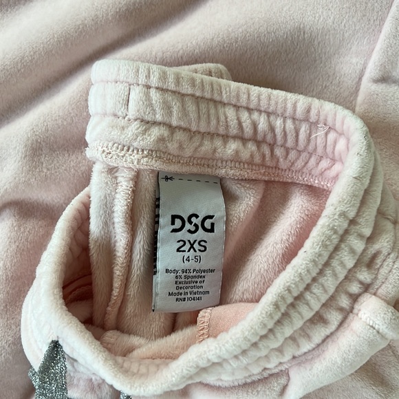 DSG 2 piece sweat suit, light pink. Size 4-5 - Picture 3 of 3